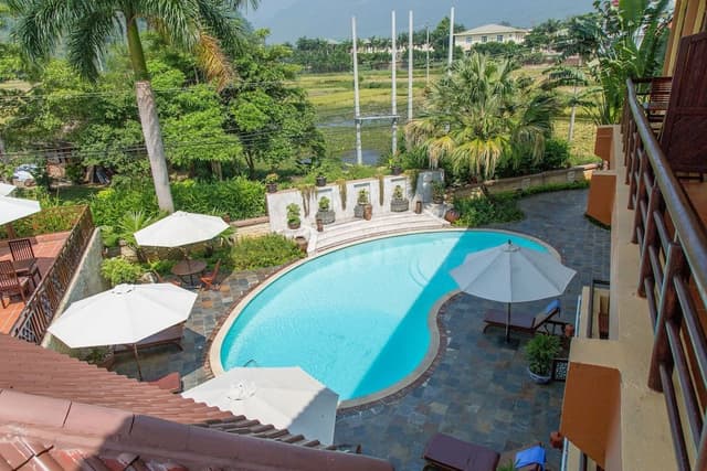 Deluxe Room, 2 Twin Beds, Pool View