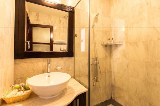 Deluxe Room, 2 Twin Beds, Pool View