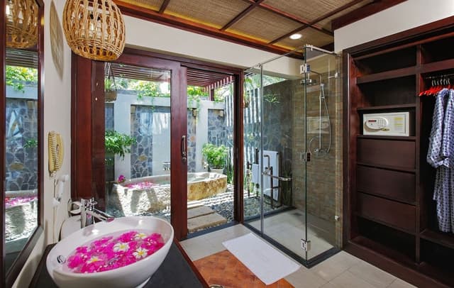 Bungalow Garden/Pool view