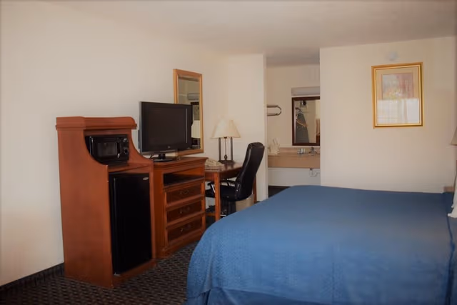 Standard Room, 1 King Bed, Non Smoking