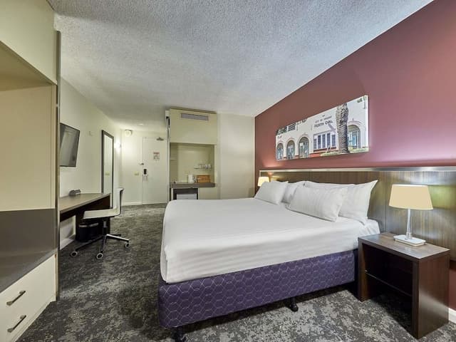 Deluxe Room, 1 Queen Bed, Balcony