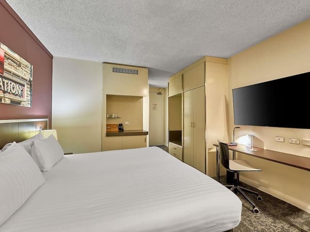 Deluxe Room, 1 Queen Bed, Balcony