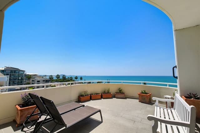 3 Bedroom Split Level Superior Ocean View