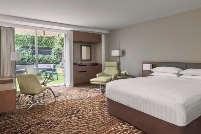 Premier Room, 1 Queen Bed, Courtyard View