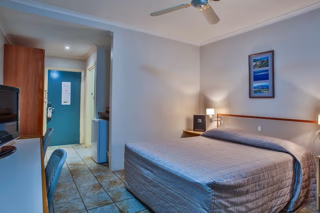 Standard Queen Room
