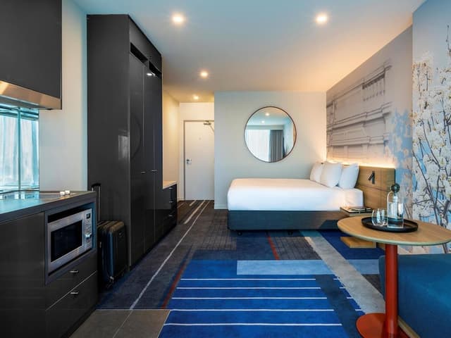 Studio, 1 King Bed, Kitchenette