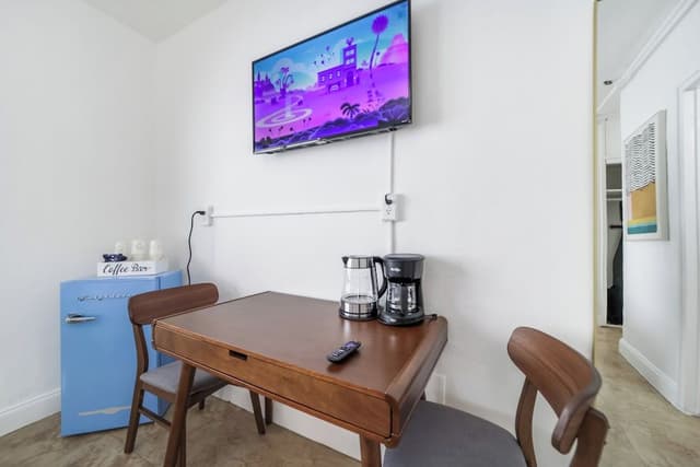 Deluxe Room, 1 Queen Bed, Private Bathroom (Self check-in)