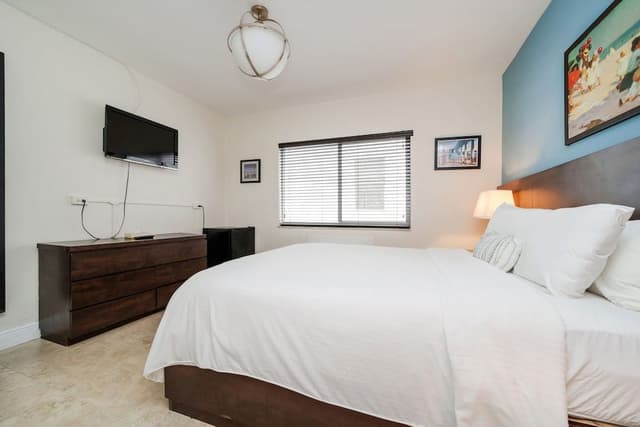 Standard Room, 1 Queen Bed, Private Bathroom (Self check-in)