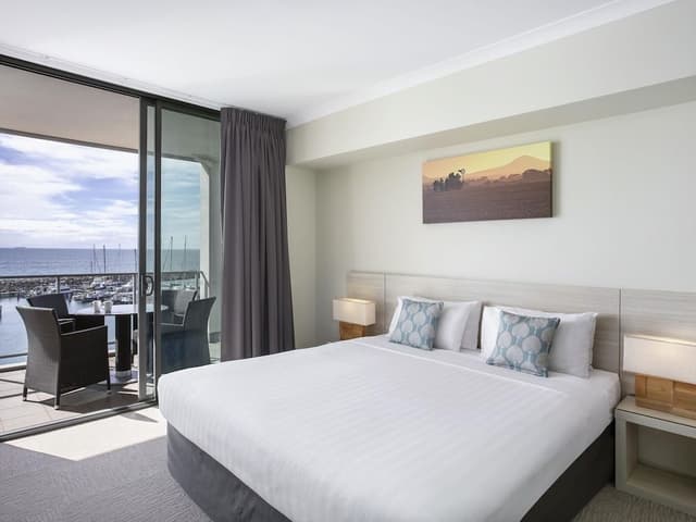 Superior Apartment, 2 Bedrooms, Harbor View