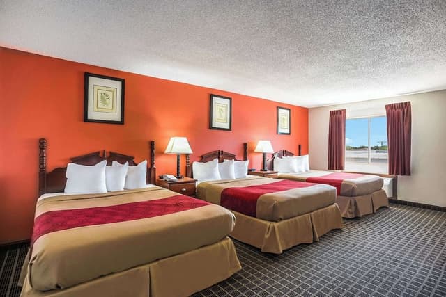Standard Room, 2 Queen Beds, Non Smoking