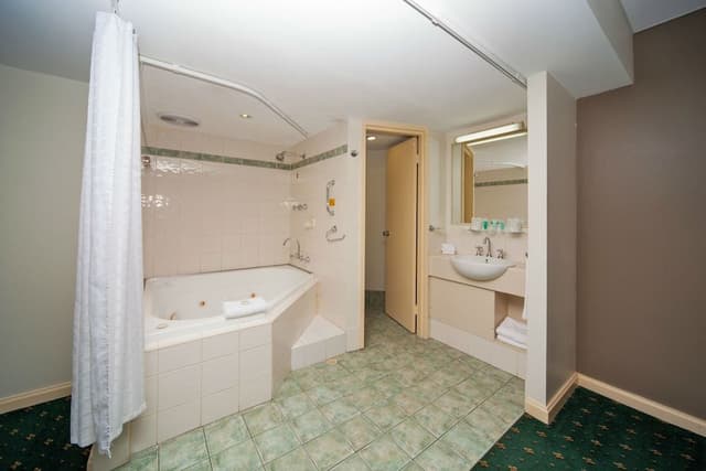 Queen room with spa