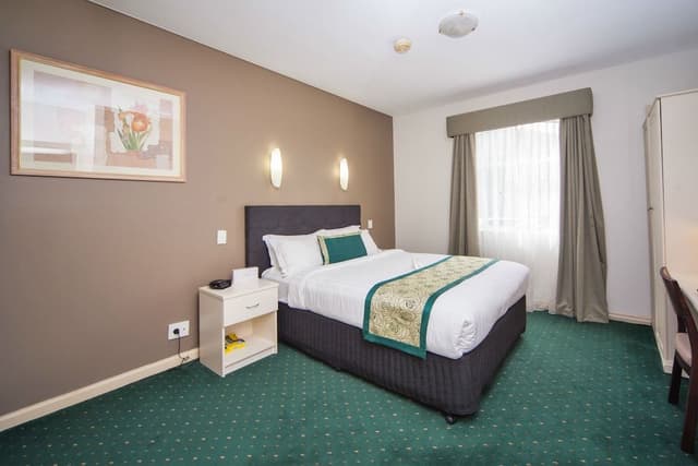 Queen room with spa