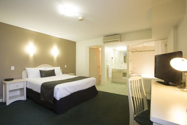 Queen room with spa