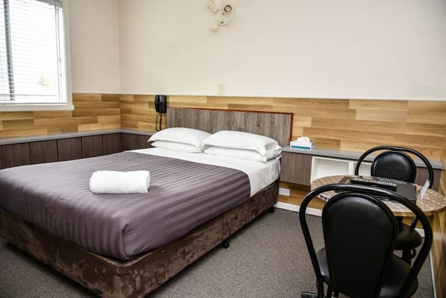 Standard Queen Room