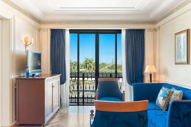 Deluxe Suite
