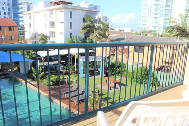 Studio, Balcony
