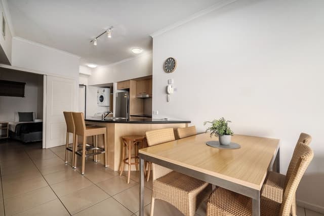 2 Bedroom Pool Entry - Poolside Tower