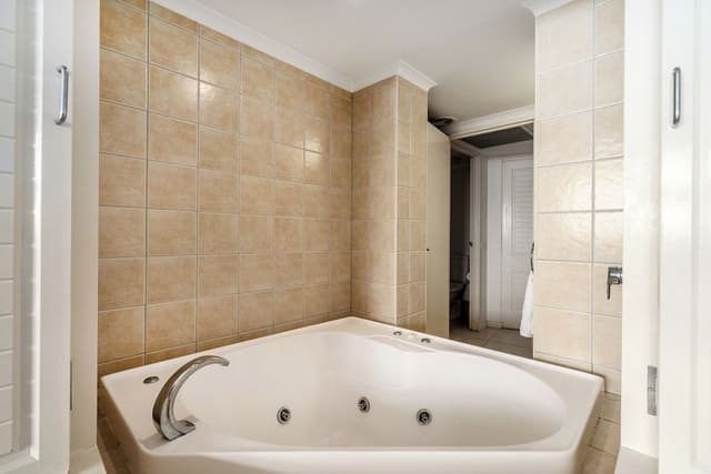 2 Bedroom Pool Entry - Poolside Tower