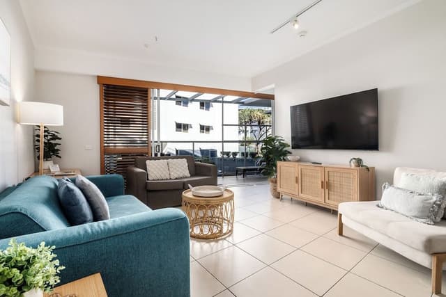 2 Bedroom Pool Entry - Poolside Tower
