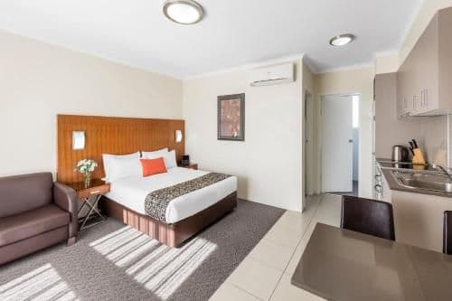 One Bedroom Apartment 1 Queen & 1 Single Bed
