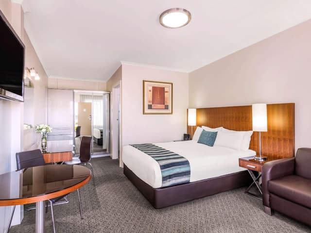 Standard Room 1 Queen Bed