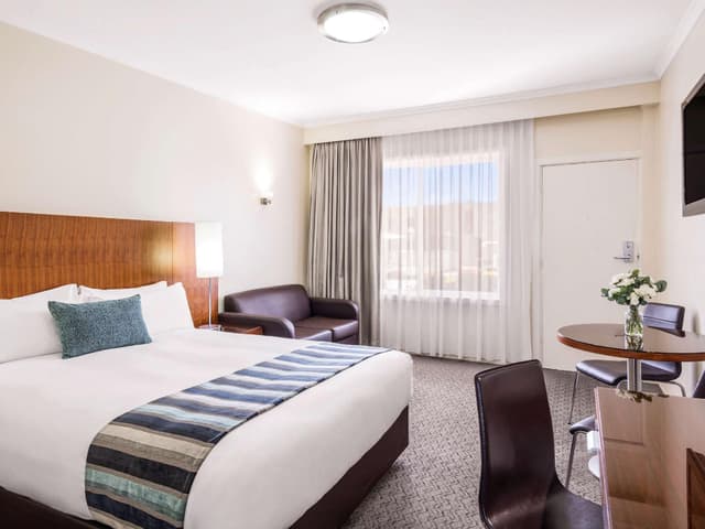 Standard Room 1 Queen Bed