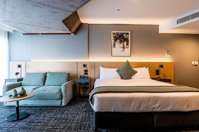 Corner Deluxe Room