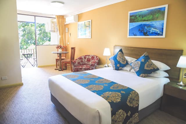 Deluxe Queen Room