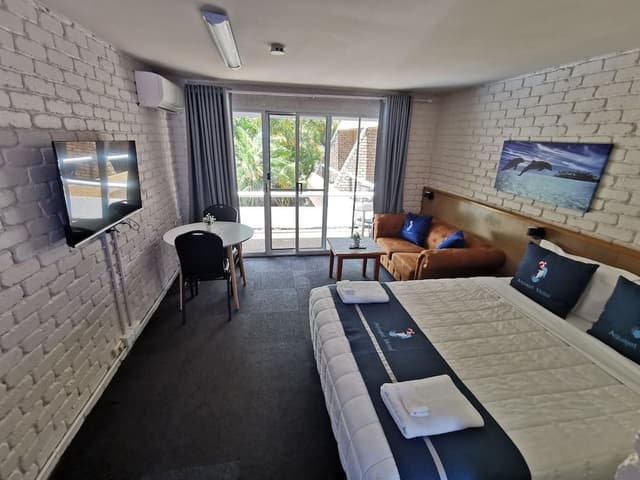 Superior Room, 1 Queen Bed, Pool View