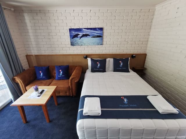Superior Room, 1 Queen Bed, Pool View