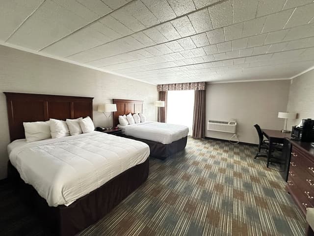 Suite, 2 Queen beds and sofa bed, Non-Smoking