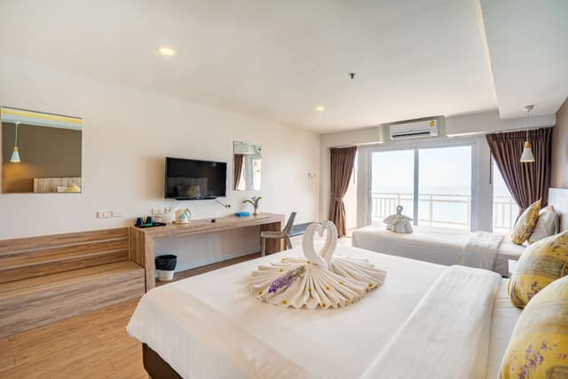 Deluxe Panoramic View Room