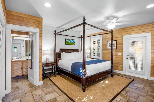 Deluxe King Island Room