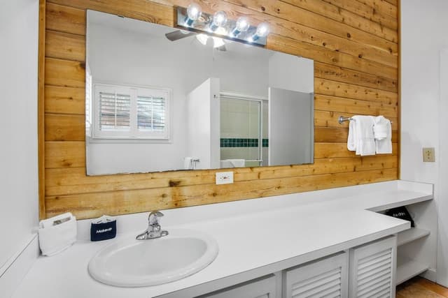 Deluxe 1 Bedroom Suite