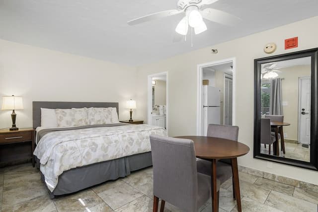 Room, 1 King Bed, Kitchenette