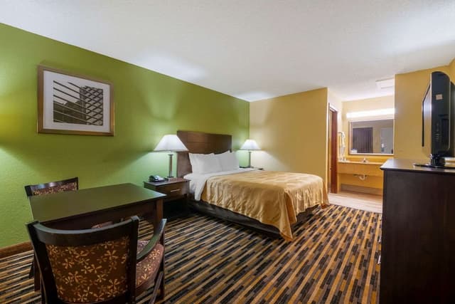 Standard Room, Smoking