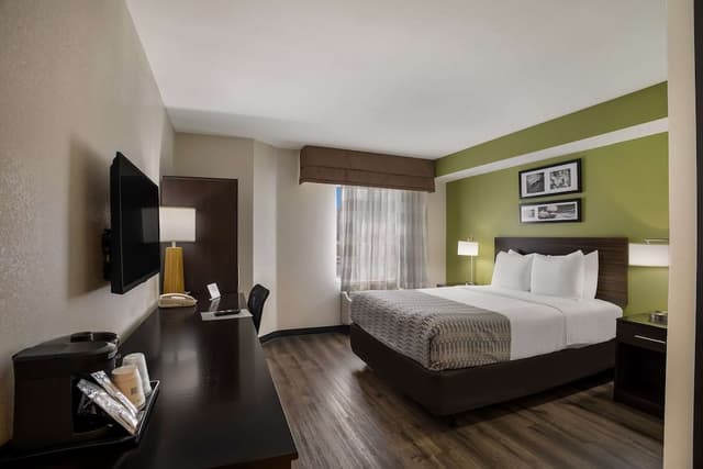 Standard Room, 1 Queen Bed, Accessible, Refrigerator & Microwave
