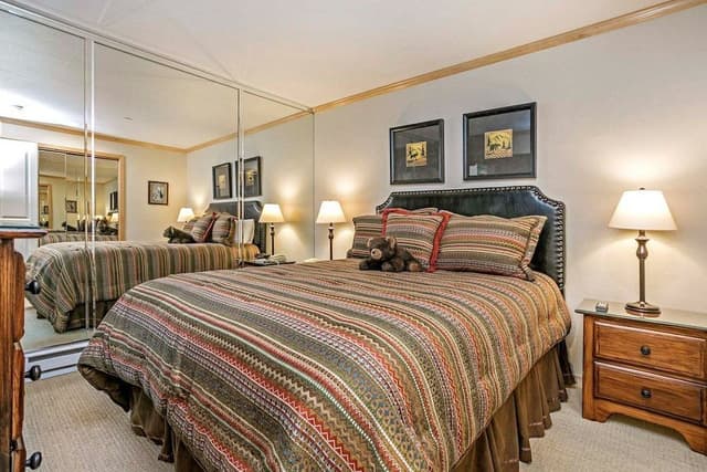 Condo, 2 Bedrooms 2 Bathrooms (Platinum 900 Square Foot Condominium)