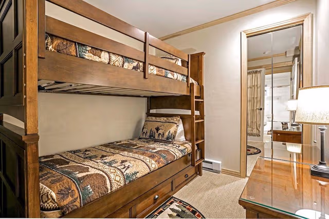 Condo, 2 Bedrooms 2 Bathrooms (Platinum 900 Square Foot Condominium)