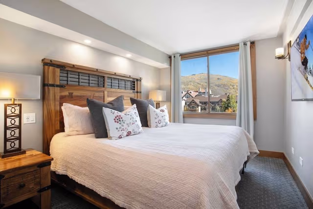Condo, 2 Bedrooms 2 Bathrooms (Diamond 900 Square Foot Condominium)