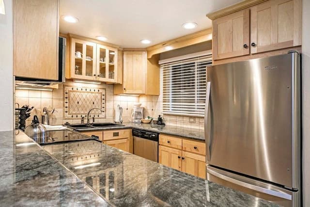 Condo, 2 Bedrooms 2 Bathrooms (Platinum 900 Square Foot Condominium)