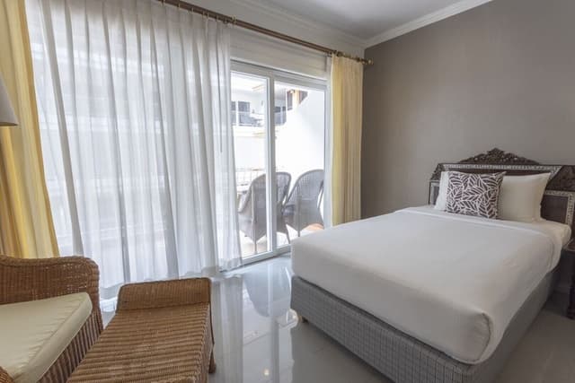 Deluxe Twin Room, Pool View