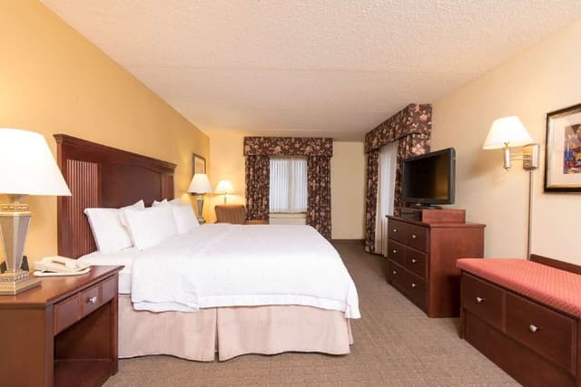 1 KING PILLOWTOP BED 1 BEDROOM STE NONSMOKING