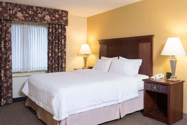 1 KING BED PILLOWTOP ROOM NONSMOKING