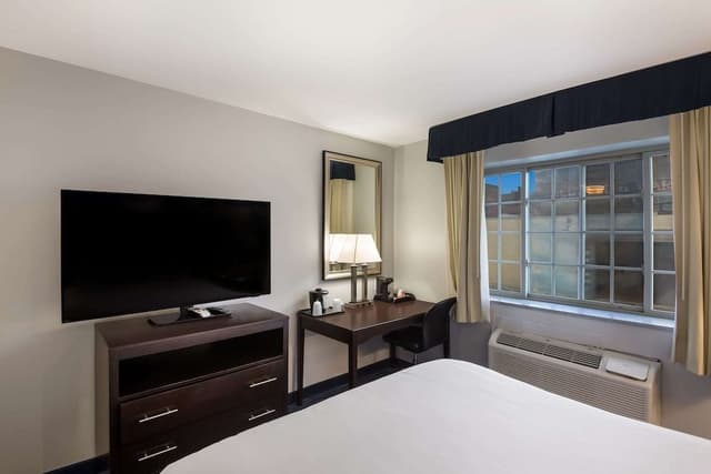 Standard Room, 1 Queen Bed, Non Smoking