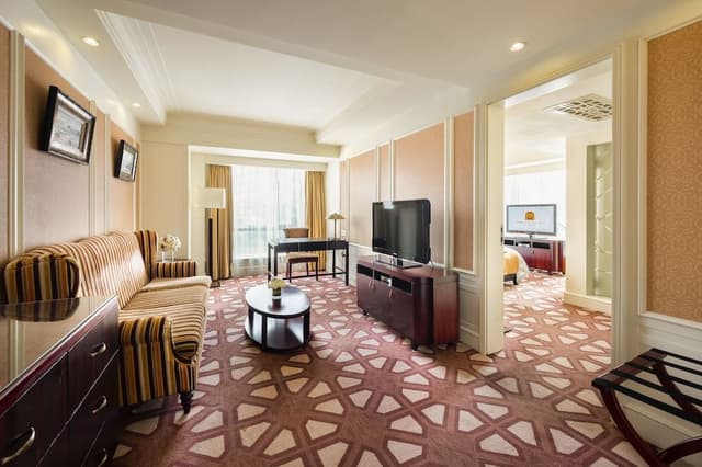 Paramount Deluxe Room