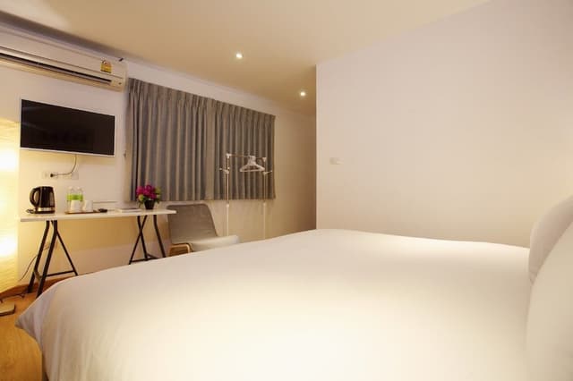 Contemporary Thai Deluxe