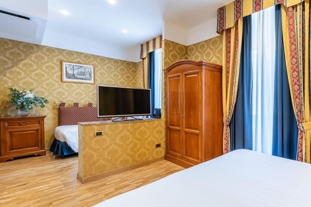 Comfort Room, 1 King Bed, Non Smoking (with Single Sofabed;Larger Room)