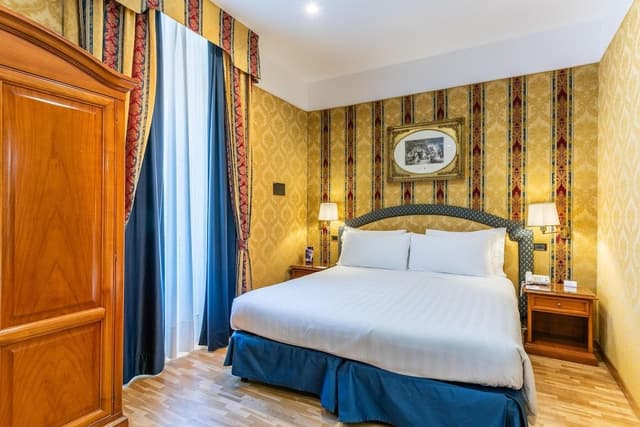 Comfort Room, 1 King Bed, Non Smoking (with Single Sofabed;Larger Room)