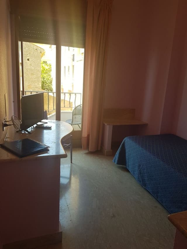 Single Room, Balcony